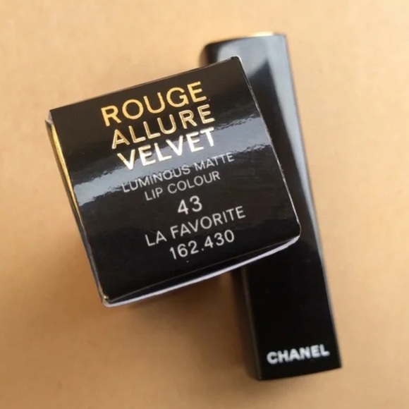Rouge Allure Velvet Luminous Matte 43 La Favorite - Picture 6 of 6